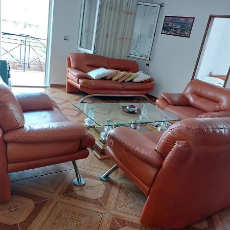 Himara Holiday House Tatil Evi *